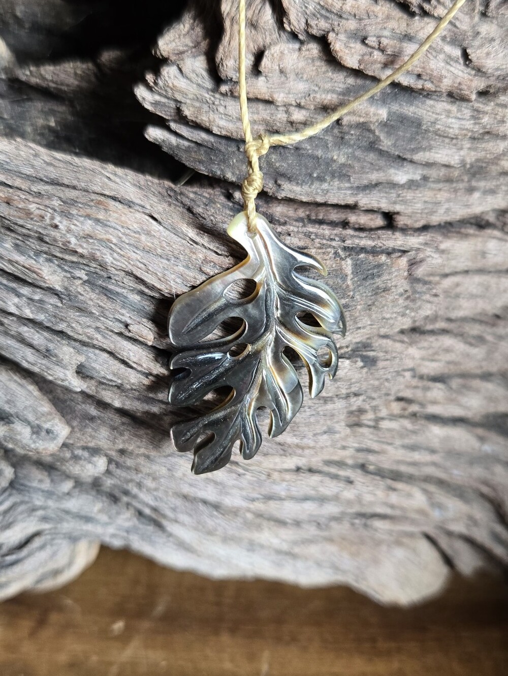 “Leighton Lam Hawaiian Monstera Leaf Necklace, Abalone/Mother of Pearl Shell, 16